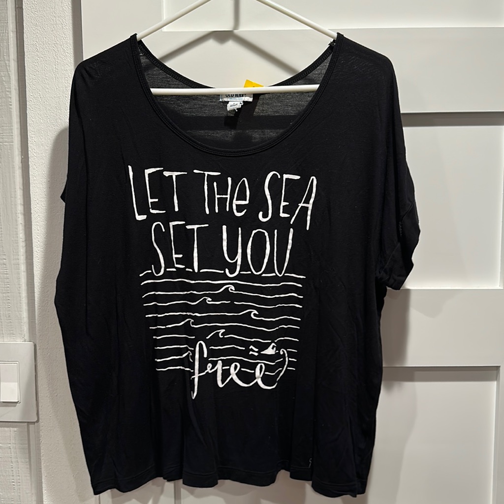 488Old Navy Tee